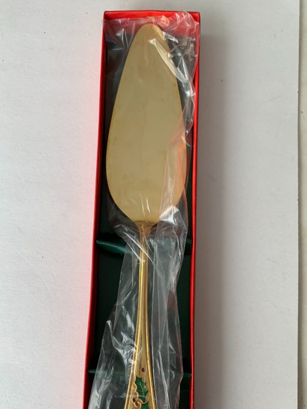Retroneu "HOLLYDAY" 24k Gold Electroplated-Holly Leaf Cloisonne: Cake/Pie Server